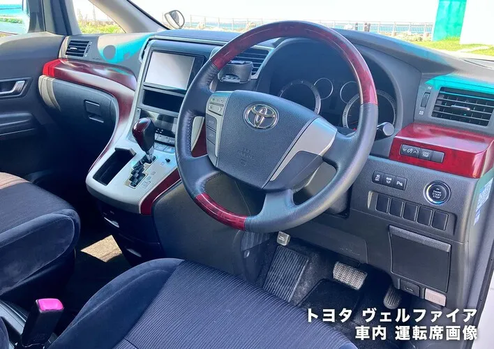 トヨタ ヴェルファイア 車内 運転席画像